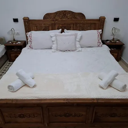 Luna בית הארחה