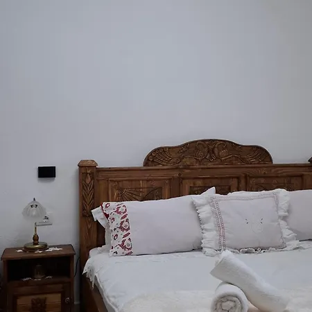 Luna * Gjirokastra