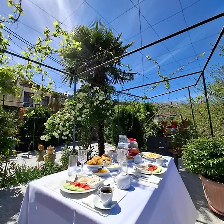 Luna בית הארחה 3*