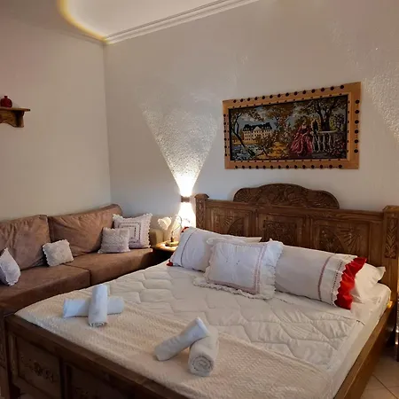 Luna Gjirokastra