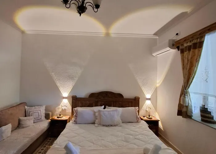 Luna Gjirokastër